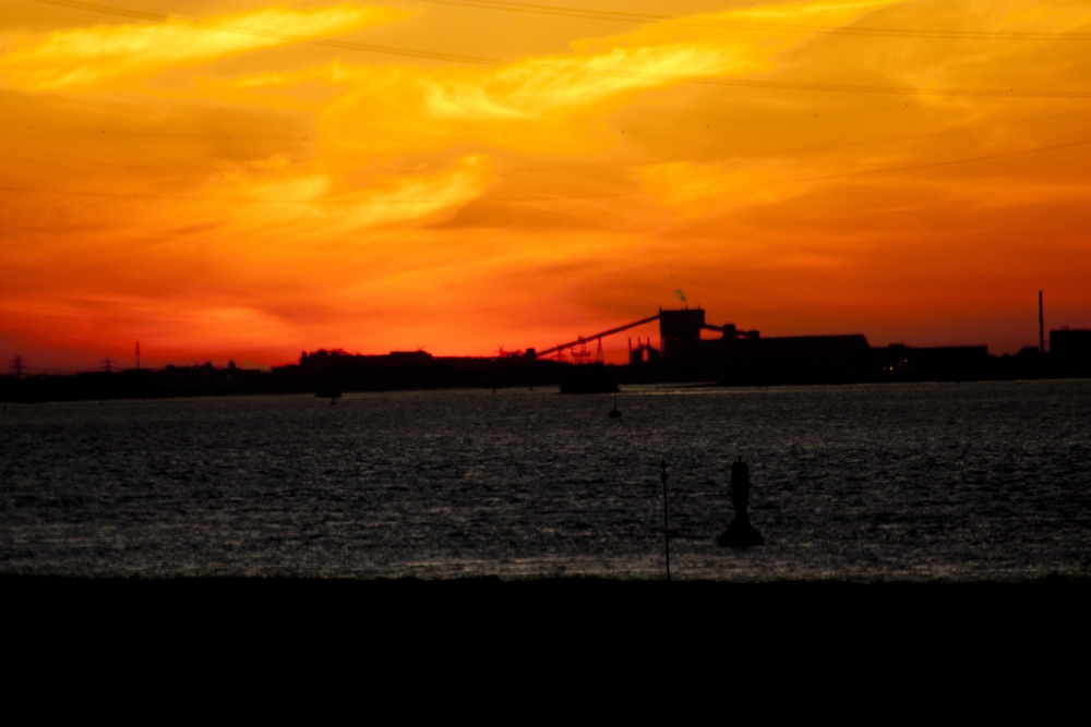 Sonnenuntergang über der Elbe