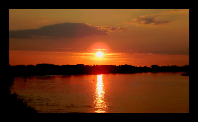 Sonnenuntergang über der Elbe