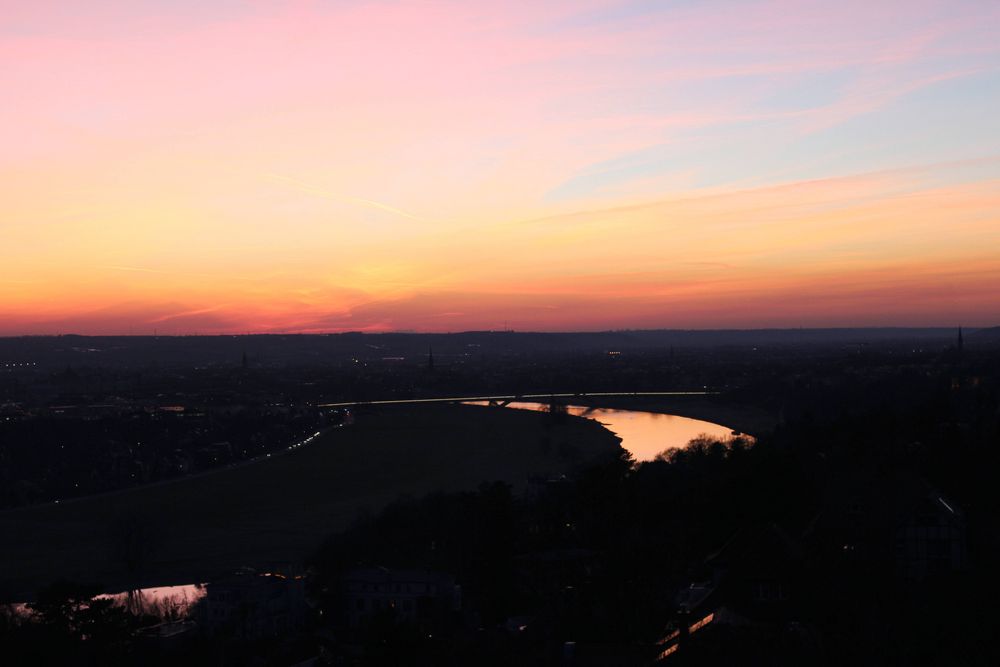 Sonnenuntergang über der Elbe ...