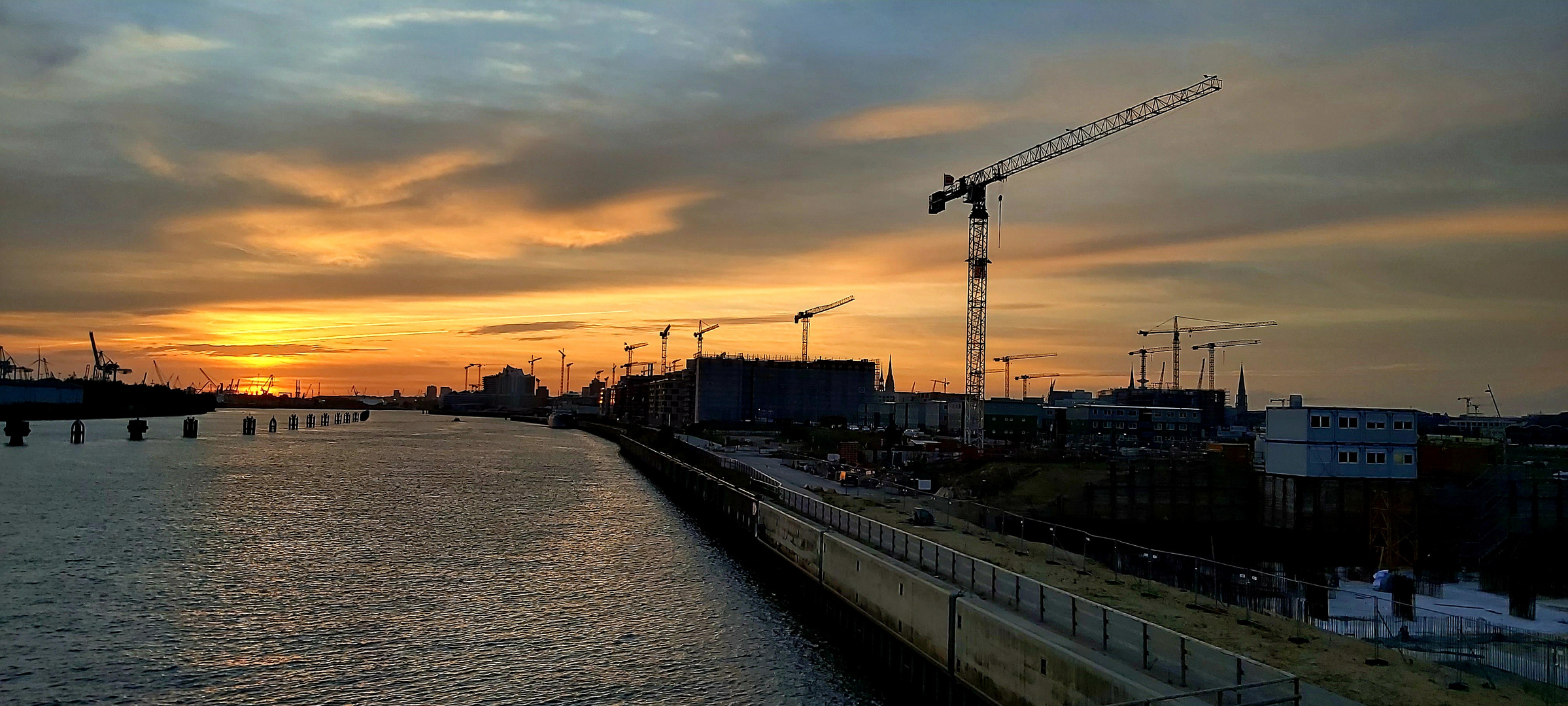 Sonnenuntergang über der Hafencity