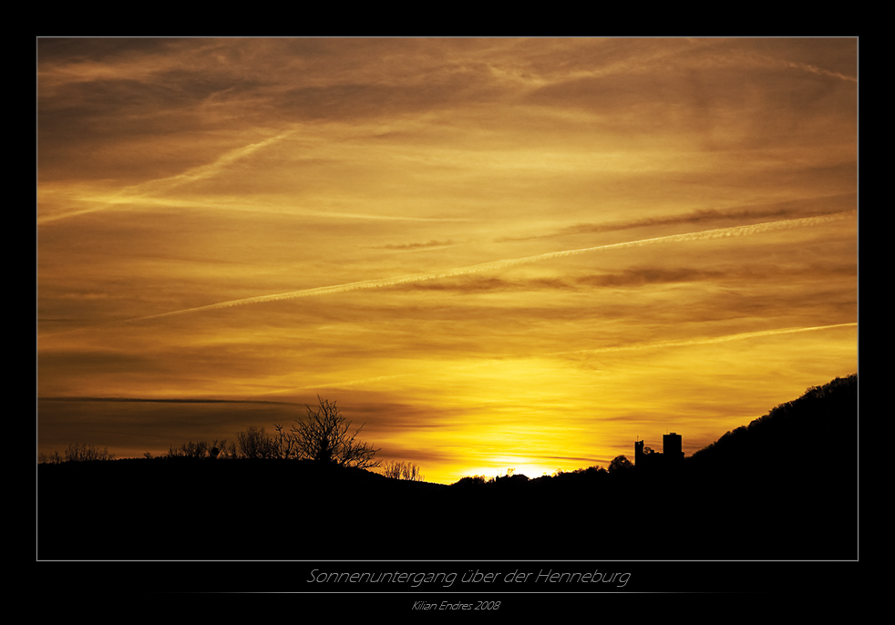 Sonnenuntergang über der Henneburg