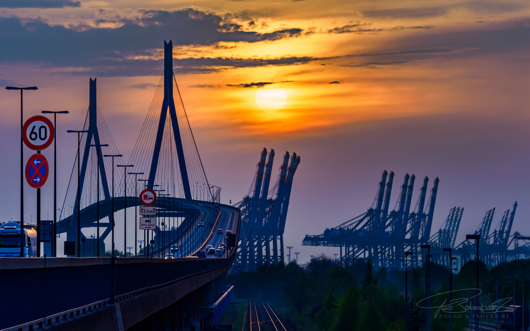 Sonnenuntergang über der Köhlbrandbrücke