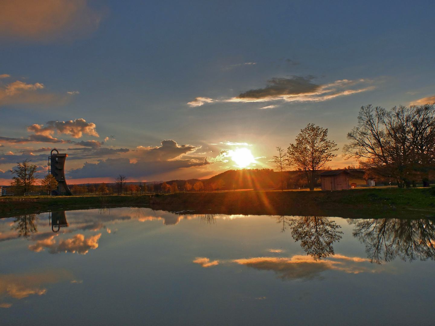 Sonnenuntergang über der Neuen Landschaft Ronneburg (BUGA 2007)