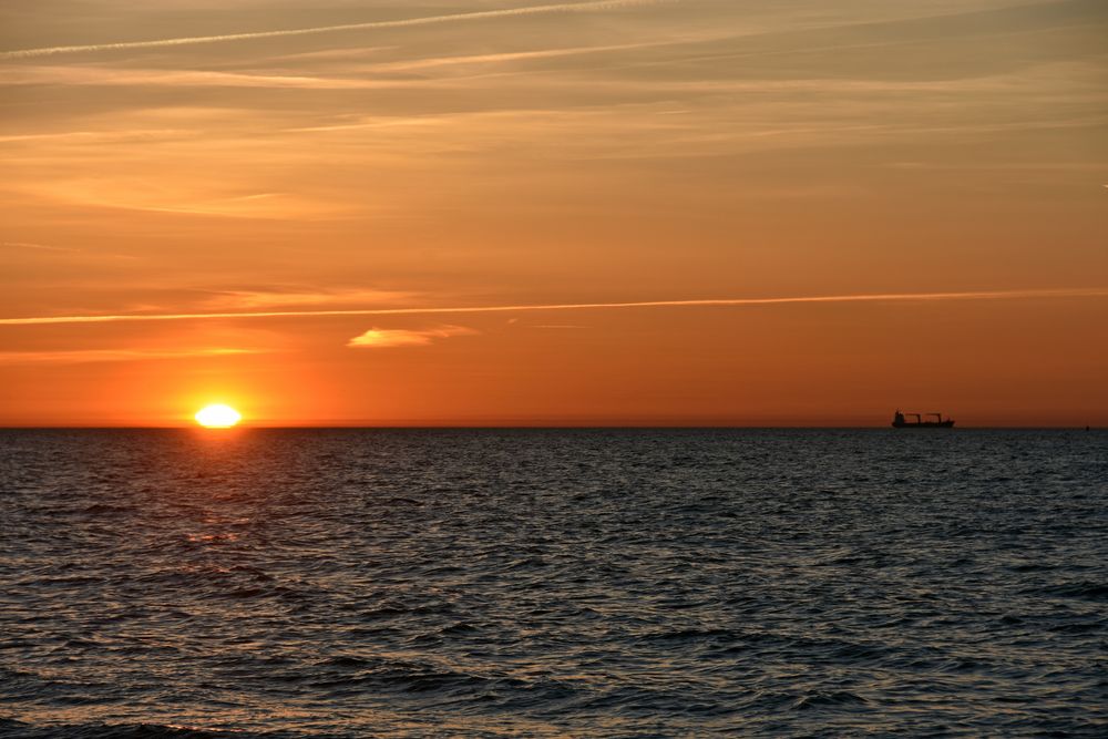 Sonnenuntergang über der Ostsee vor Warnemünde (1)