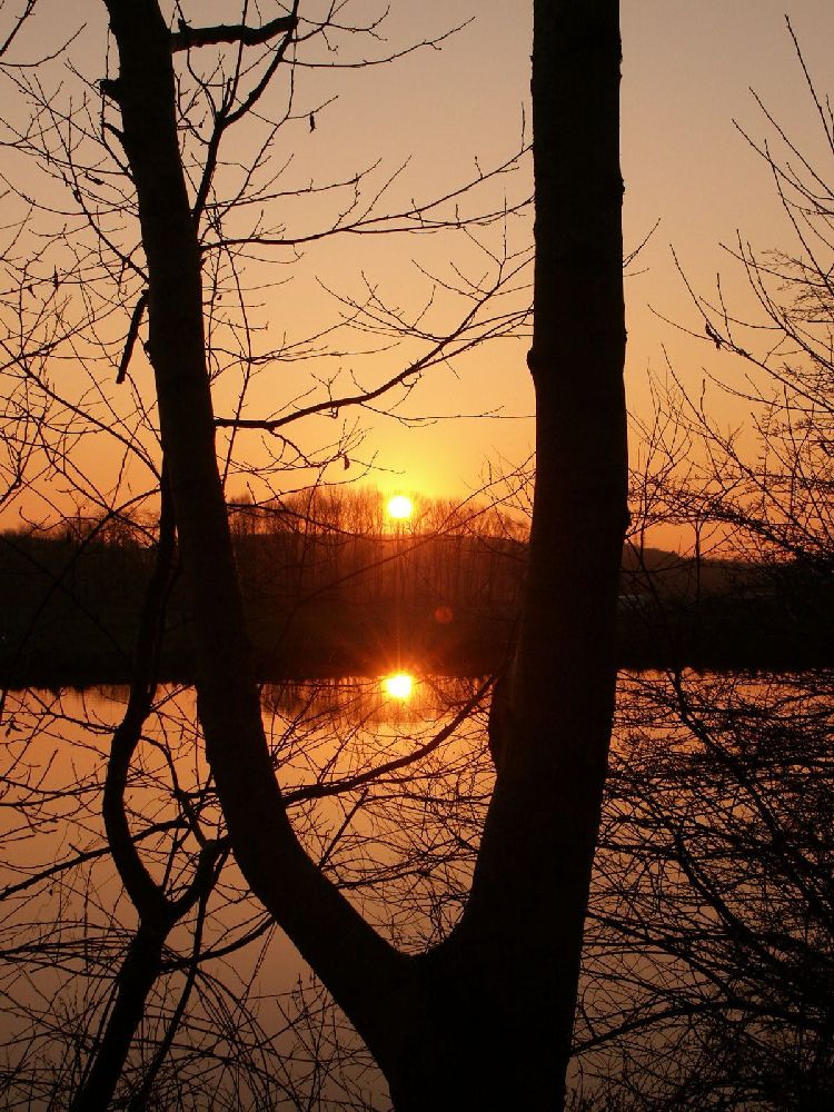 Sonnenuntergang über der Ruhr in Westhofen