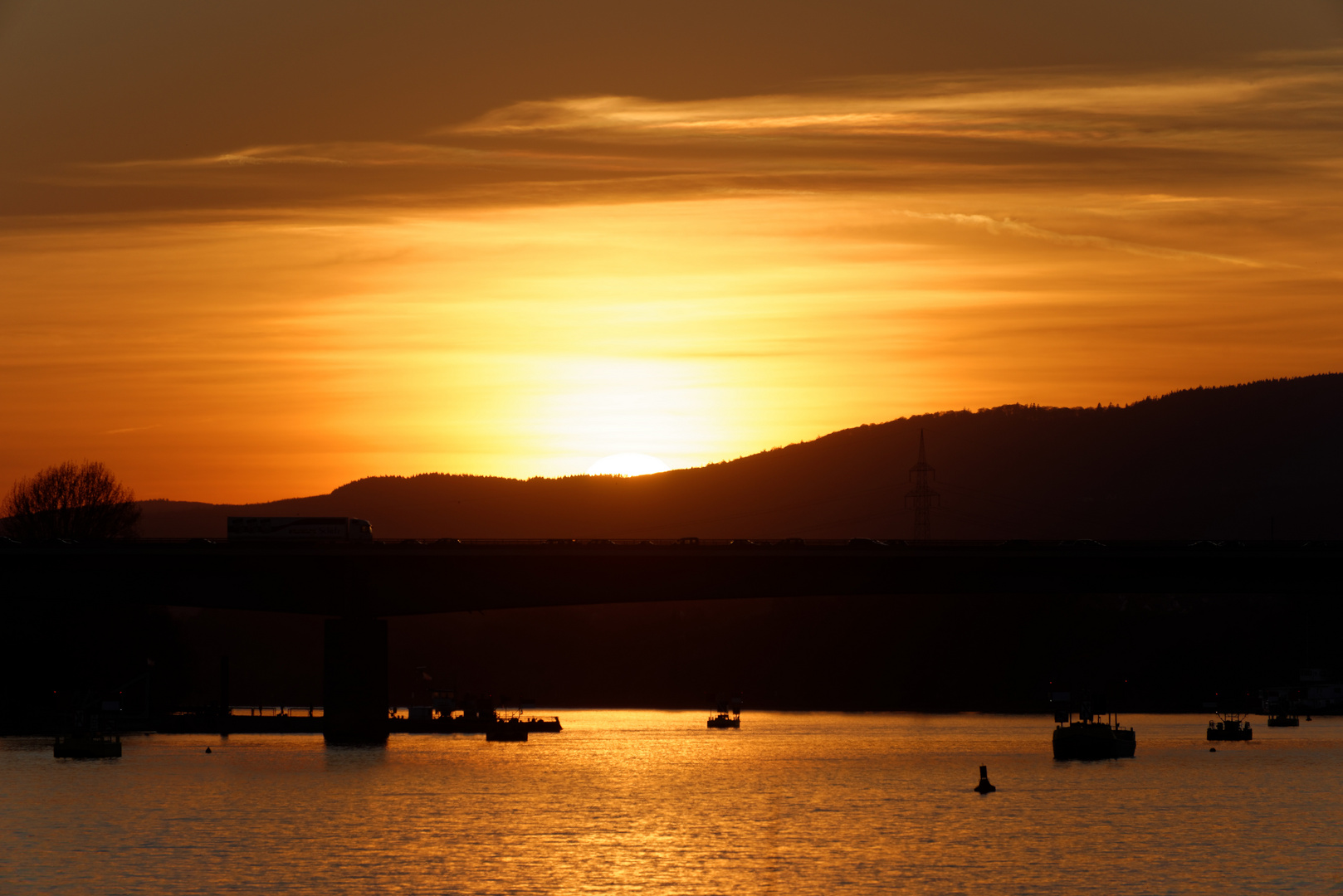 Sonnenuntergang über der Schiersteiner Brücke