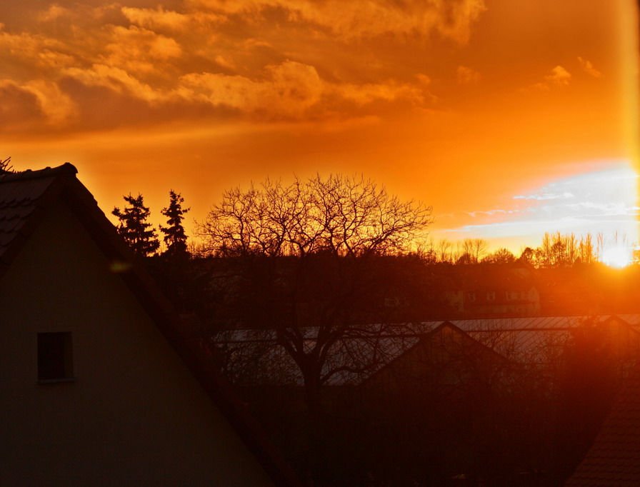 Sonnenuntergang über der Siedlung