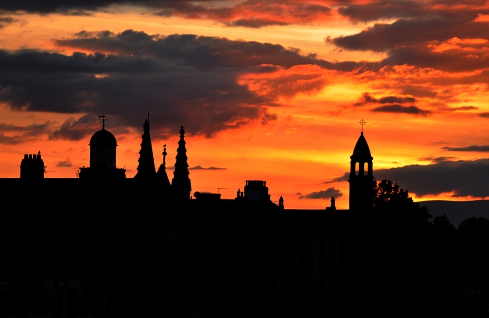 Sonnenuntergang über der Stadt