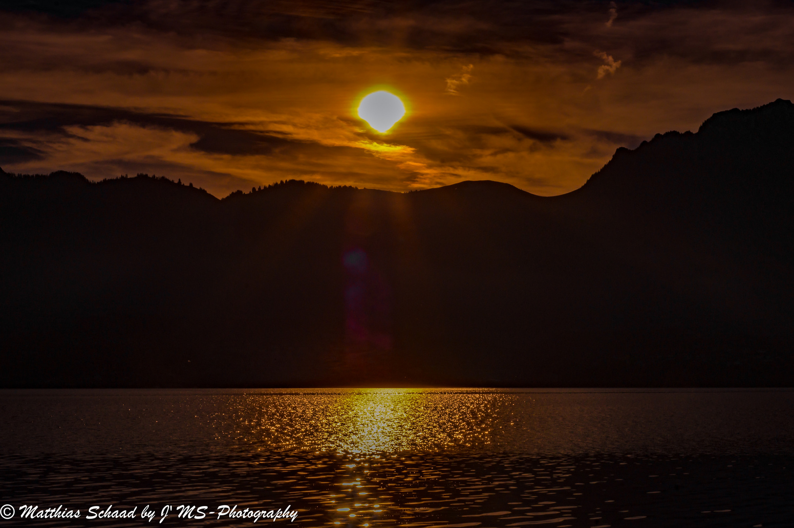 Sonnenuntergang über der Stockhornkette am Thunersee