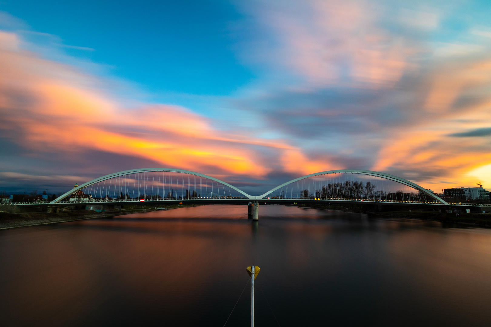 Sonnenuntergang über der TRAMBRÜCKE 