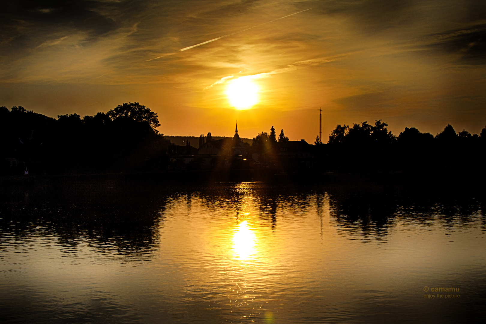 Sonnenuntergang über der Weser in Hameln