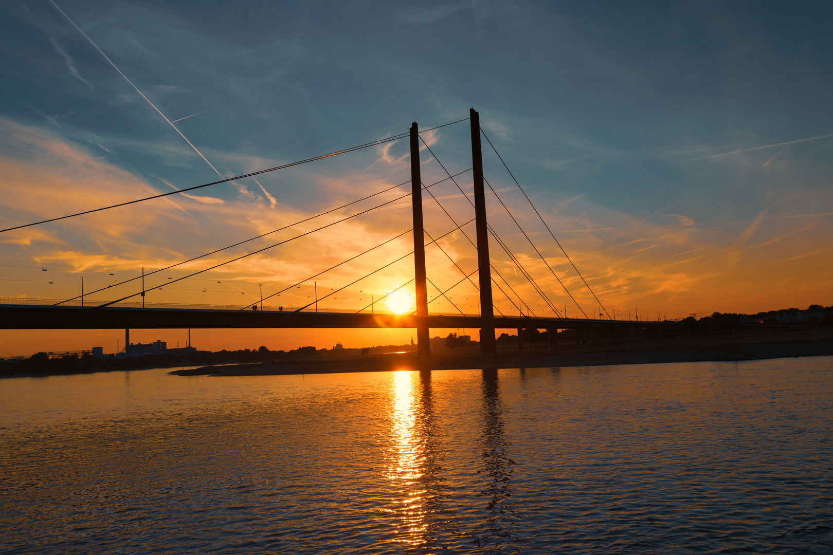 Sonnenuntergang über die Brücke