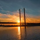 Sonnenuntergang über die Brücke