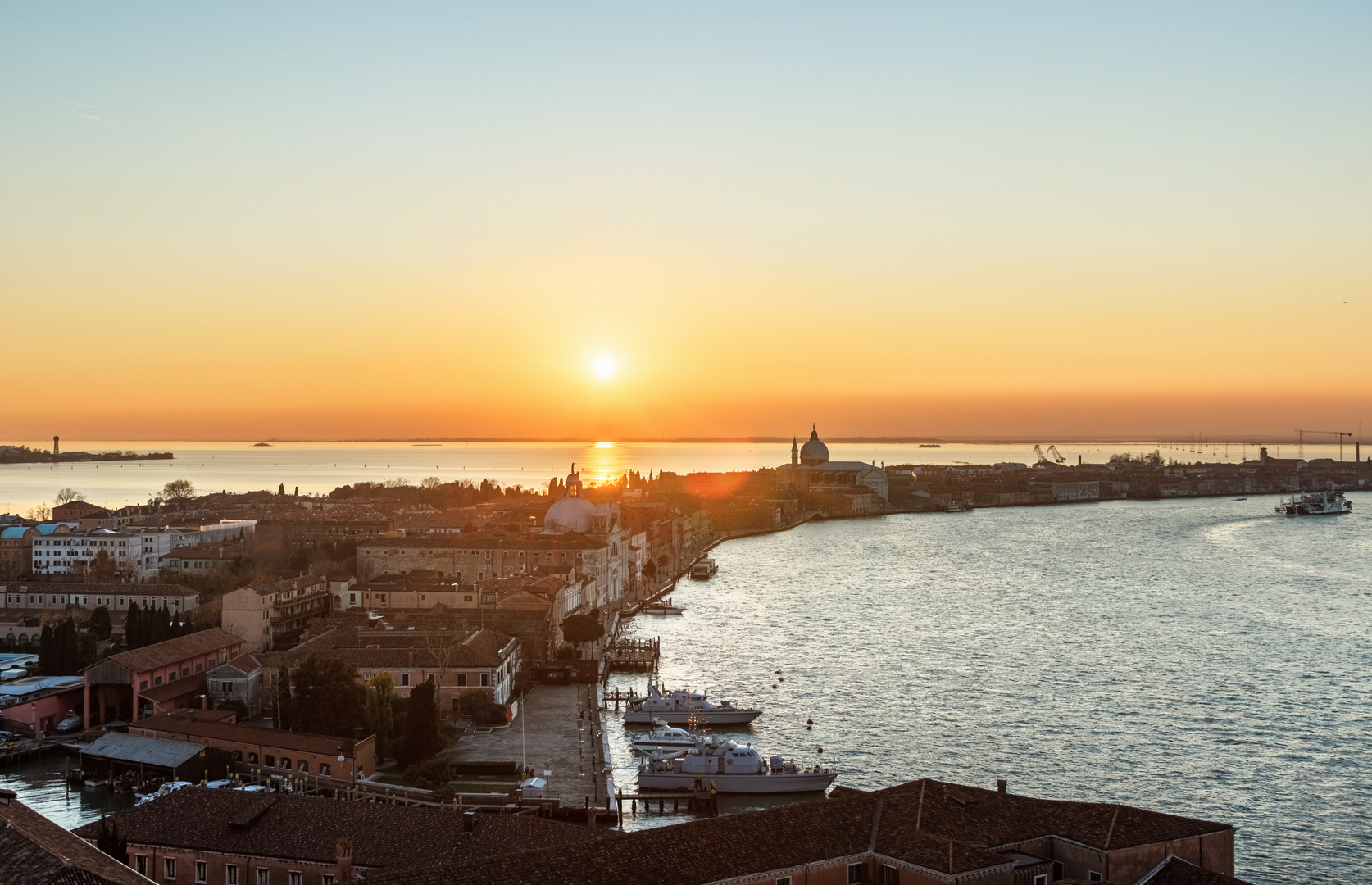 Sonnenuntergang über die Giudecca-Insel in Venedig