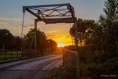 Sonnenuntergang über Fehnbrücke