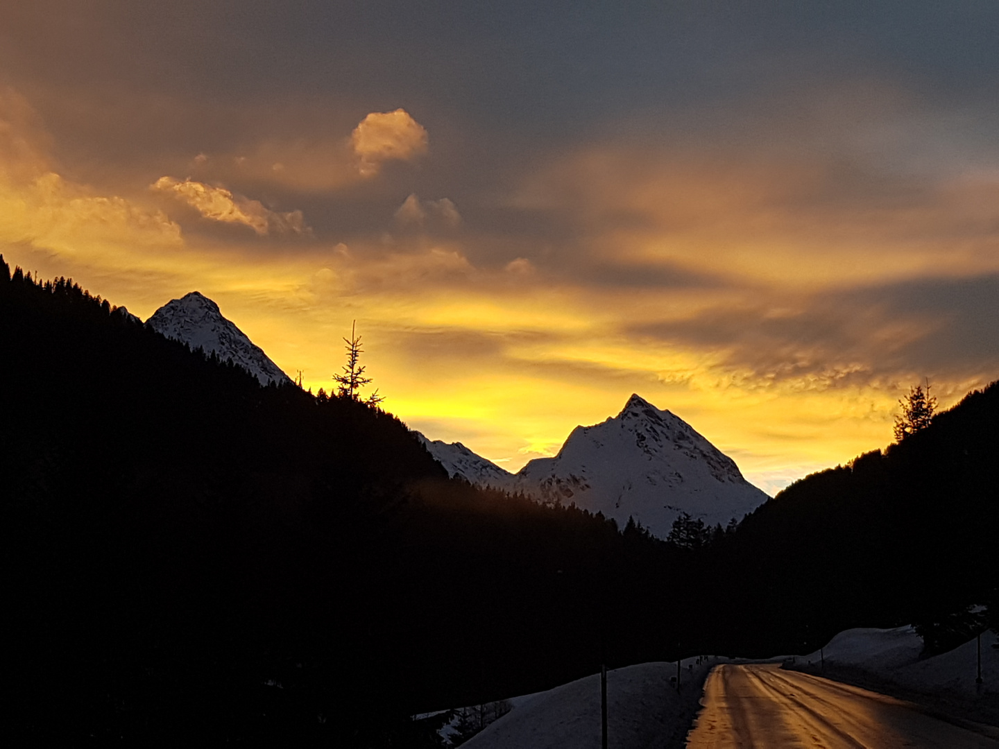 Sonnenuntergang über Galtür