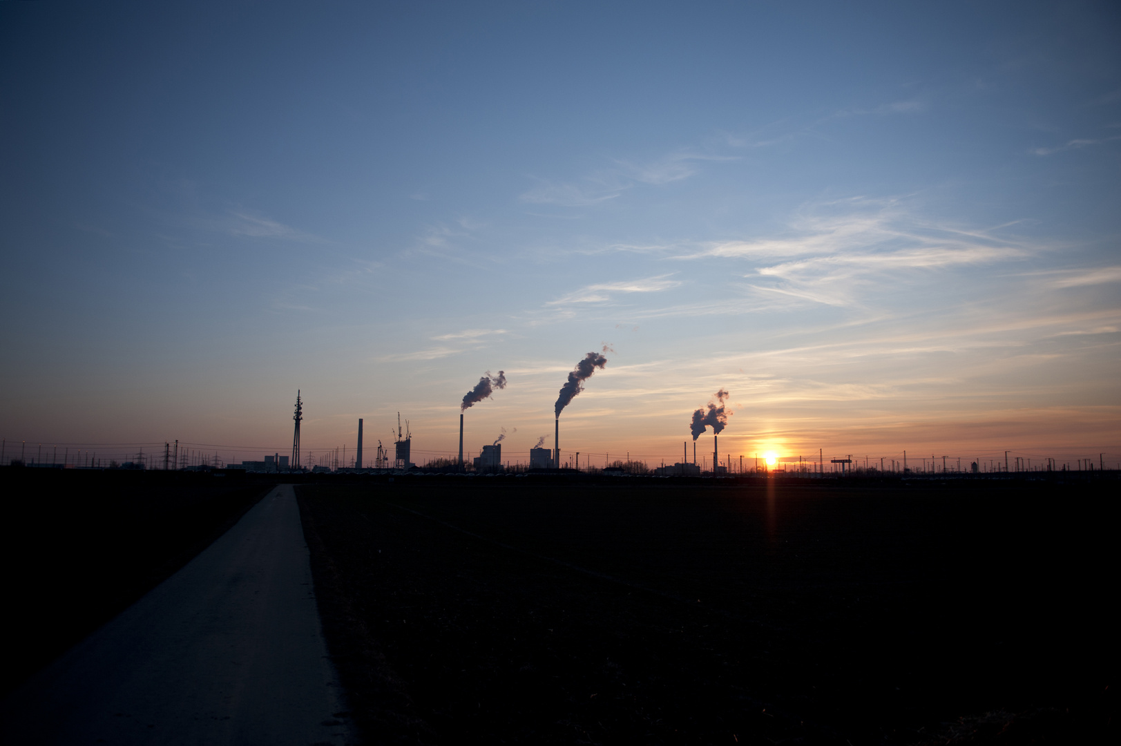 Sonnenuntergang über Großkraftwerk Mannheim