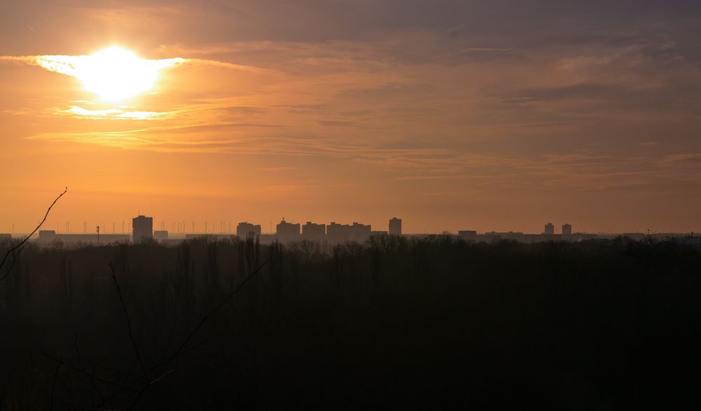 Sonnenuntergang über Halle Neustadt Foto & Bild | sonnenuntergänge, himmel & universum ...