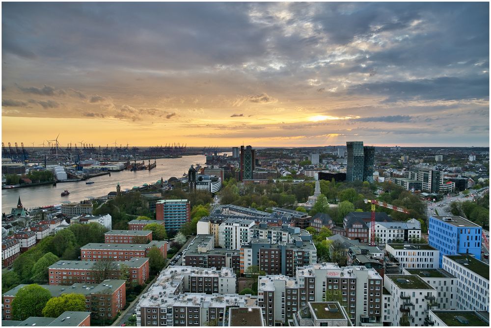 Sonnenuntergang über Hamburg