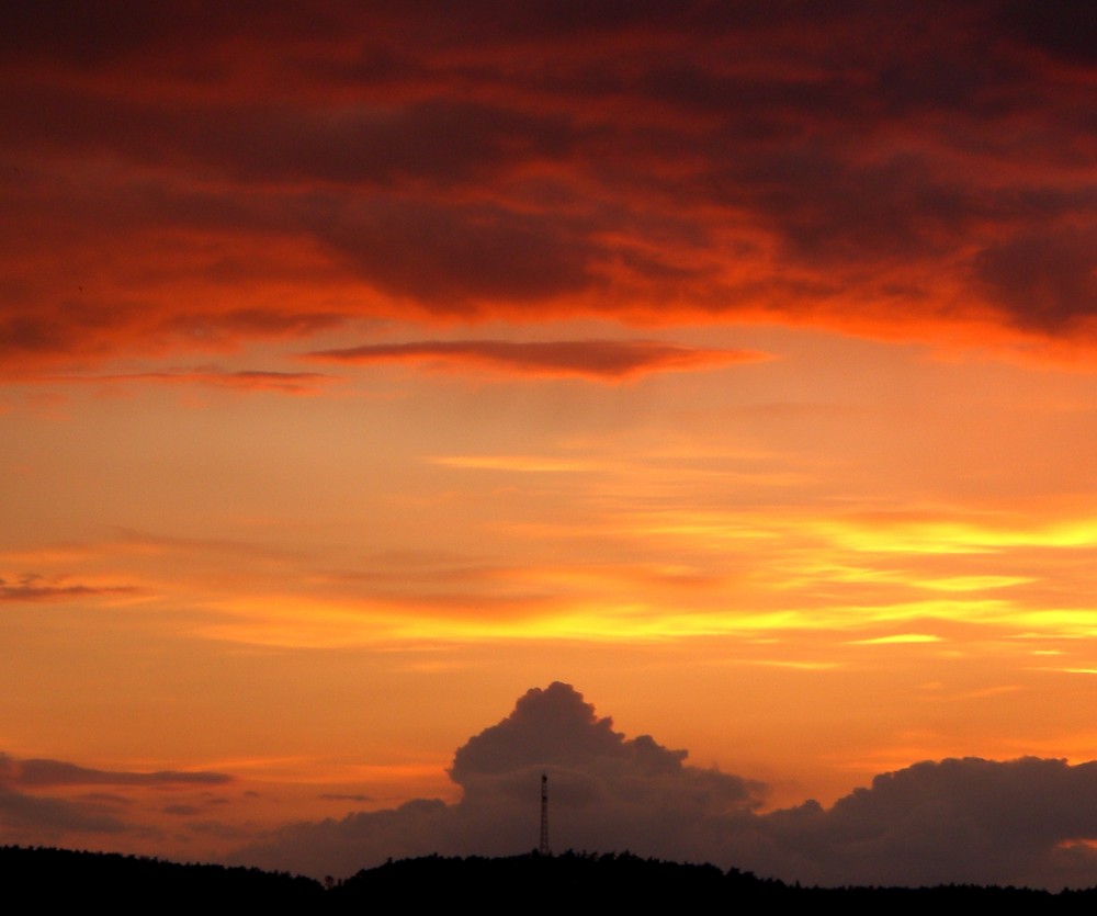 Sonnenuntergang über Hütte