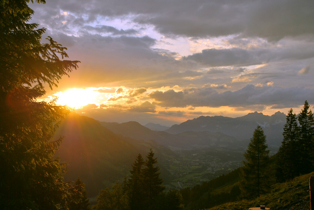 Sonnenuntergang über Kitzbühel