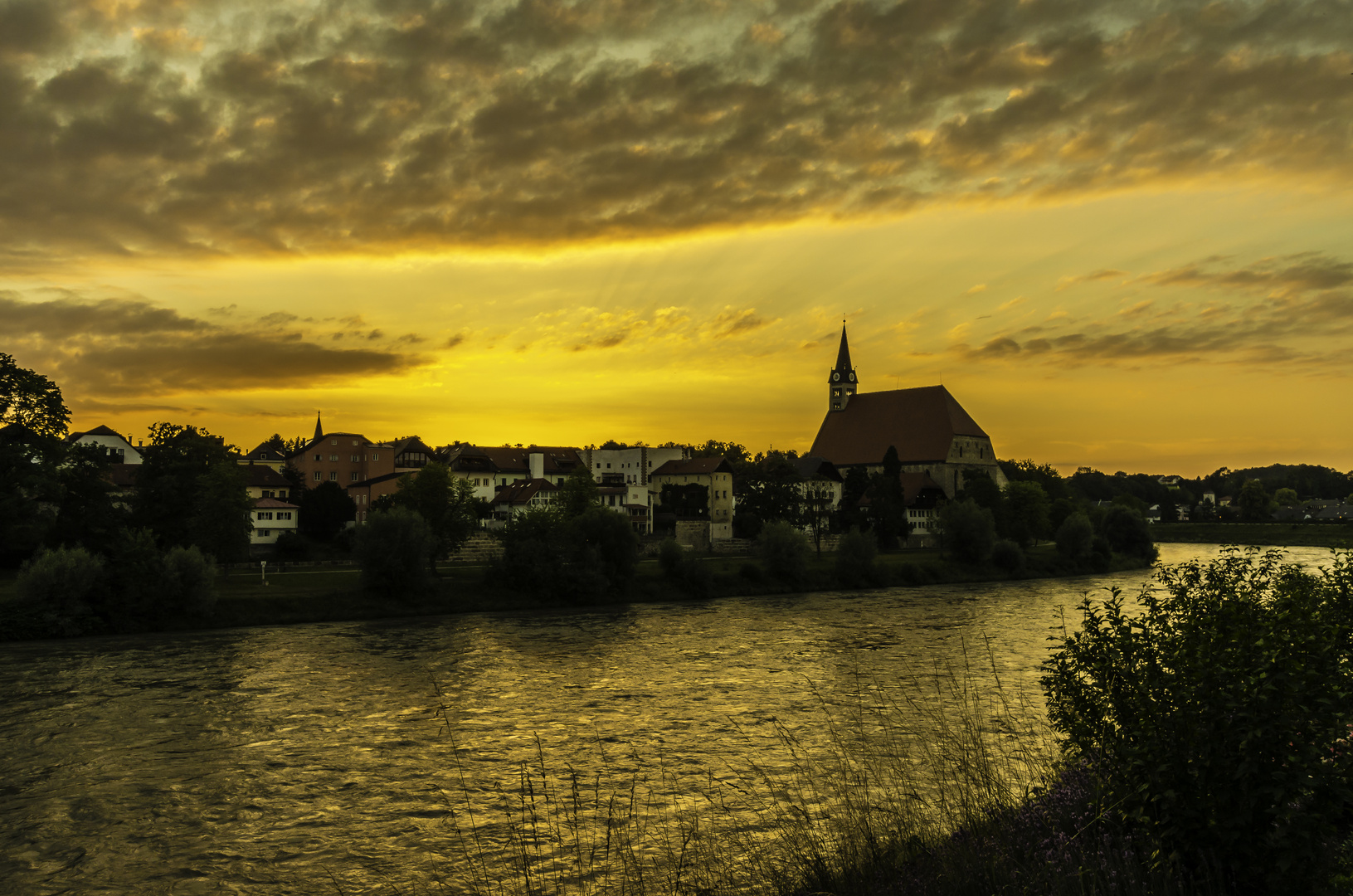 Sonnenuntergang über Laufen an der Salzach