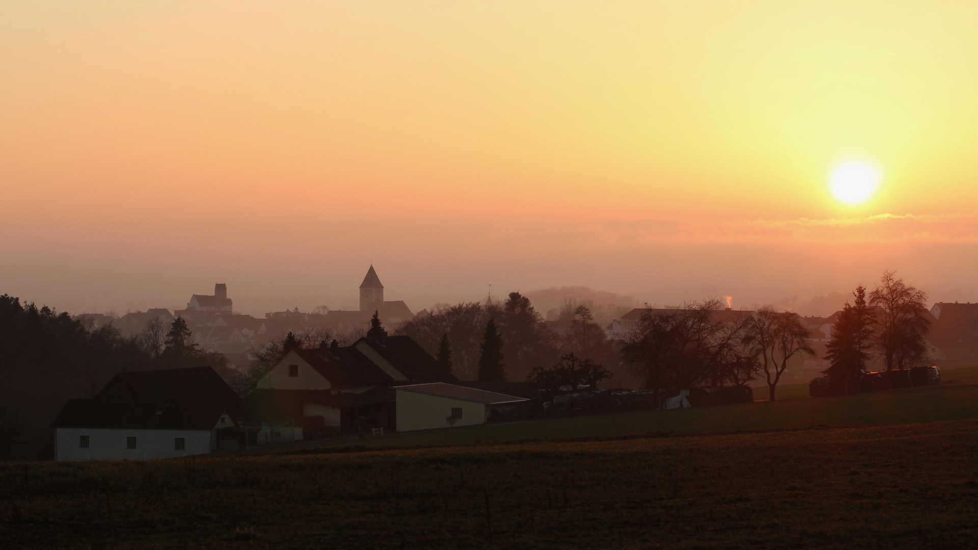 Sonnenuntergang über Leonberg in der Oberpfalz/Bayern