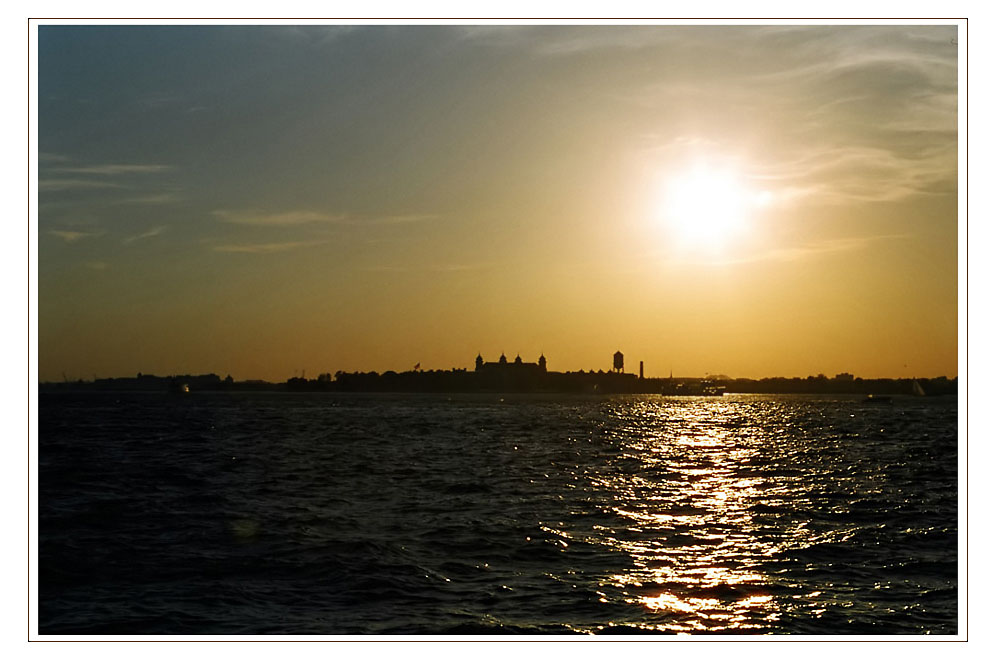 Sonnenuntergang über Liberty Island, New York