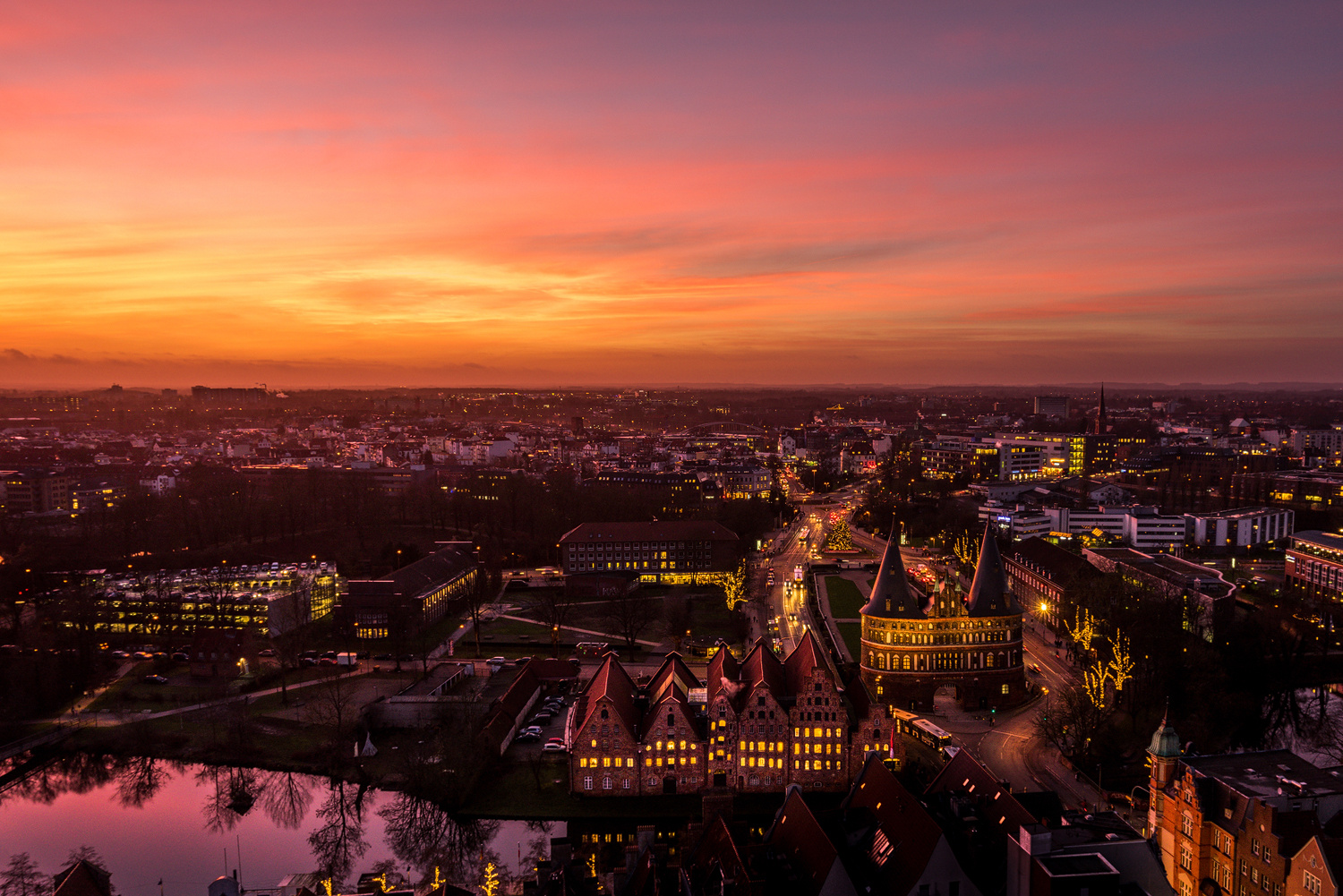 Sonnenuntergang über Lübeck