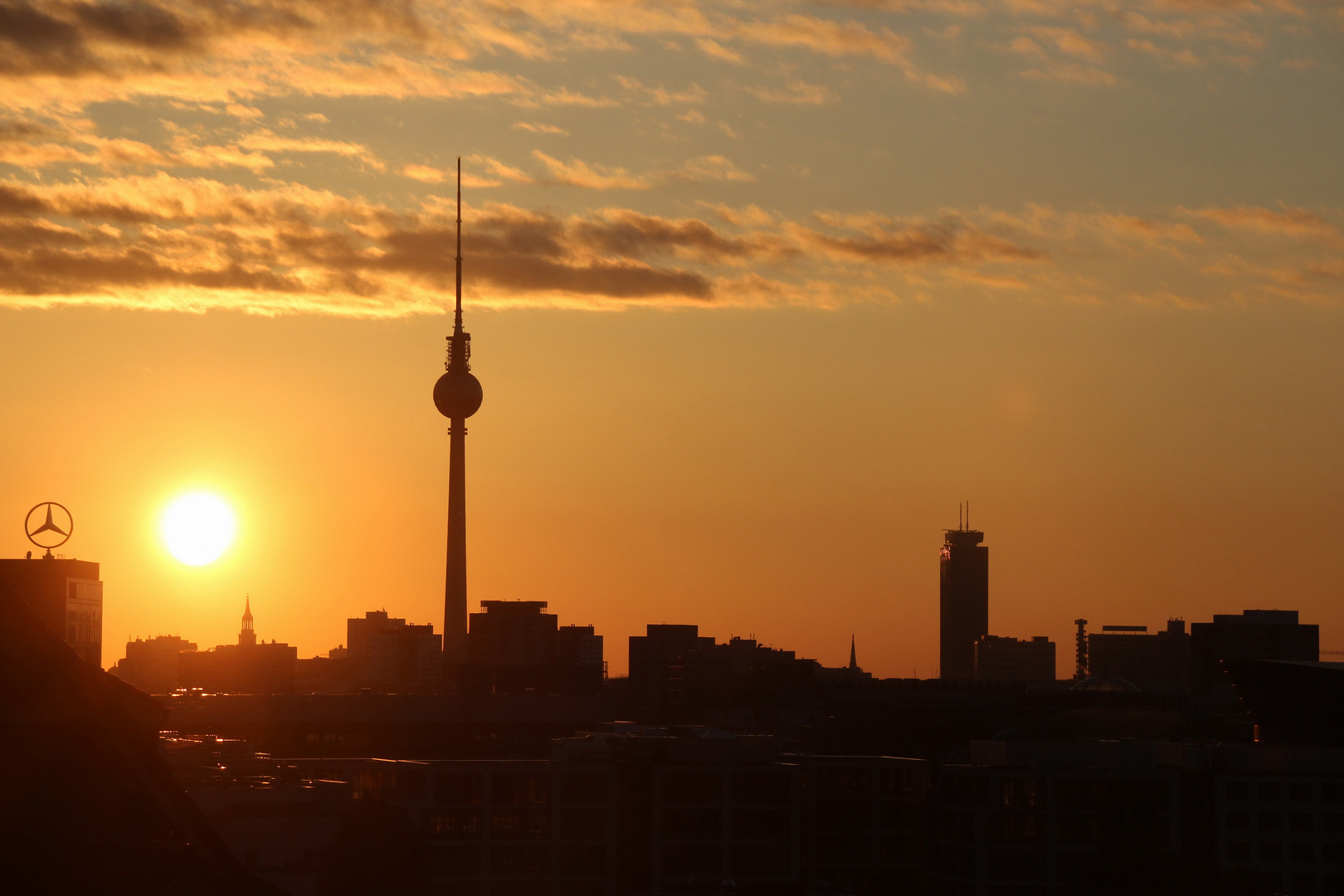 Sonnenuntergang über Mitte