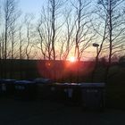 Sonnenuntergang über Müllcontainern ^^