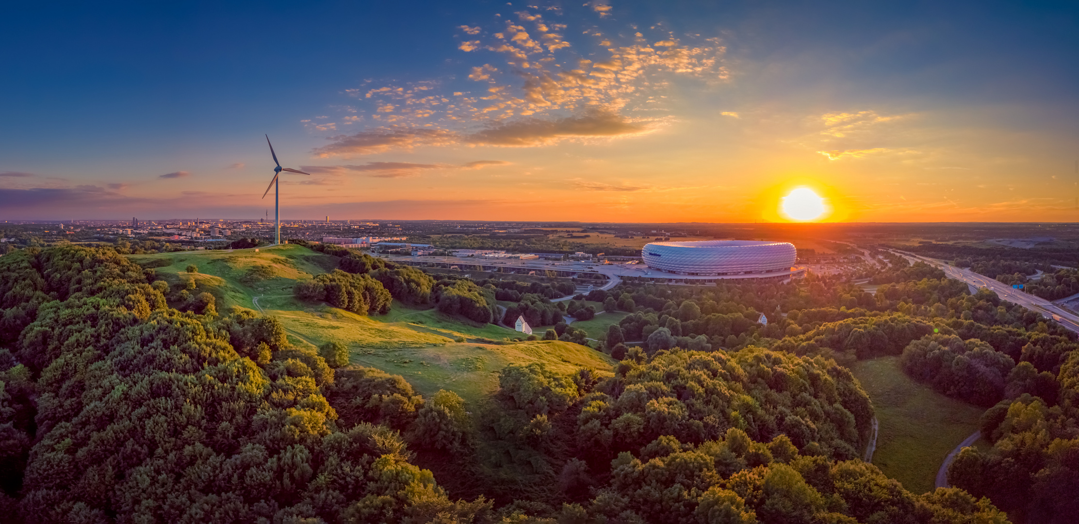 Sonnenuntergang über Münchens Allianz Arena