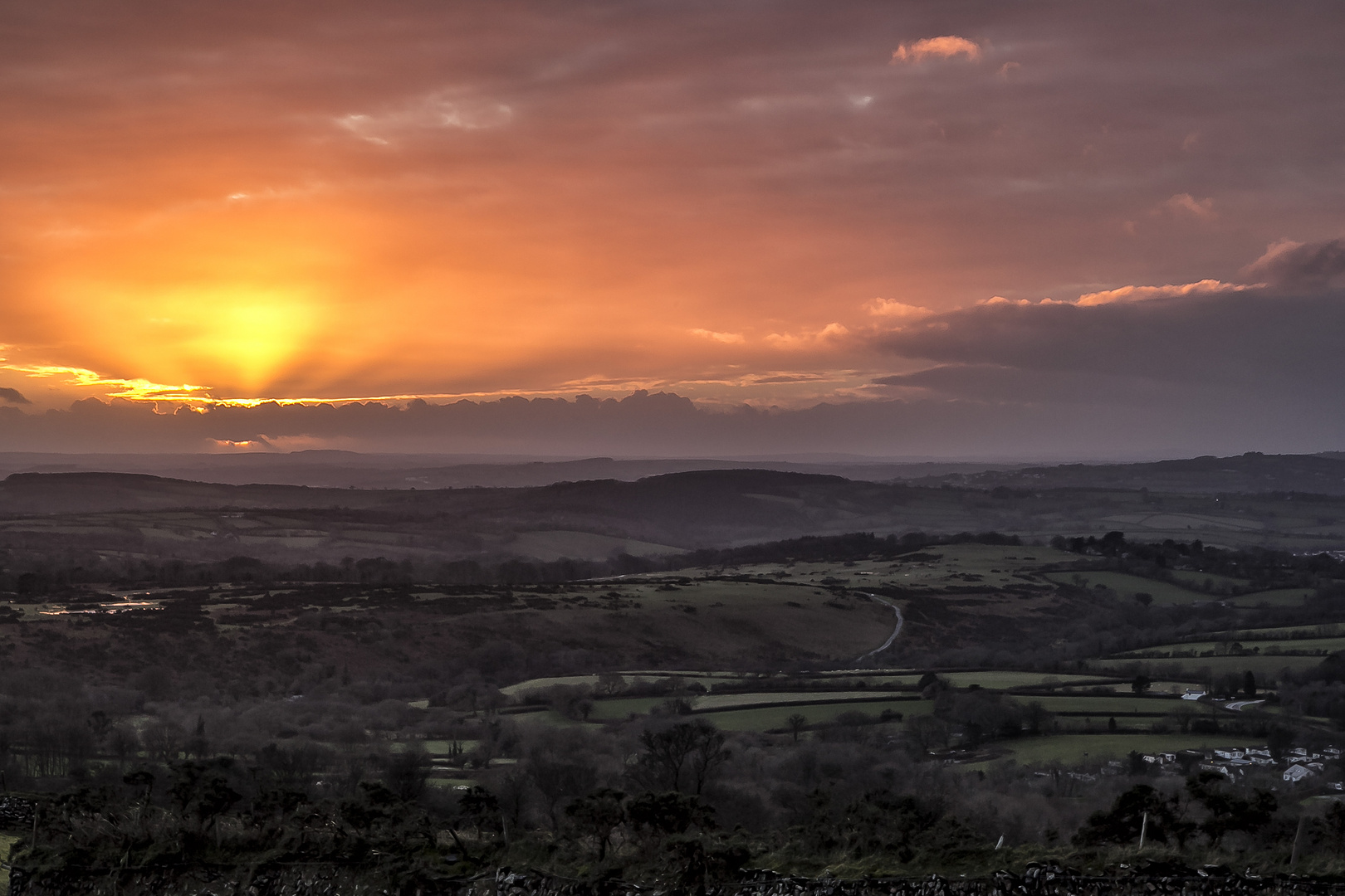 Sonnenuntergang über Pork Hill, Dartmoor, Südengland