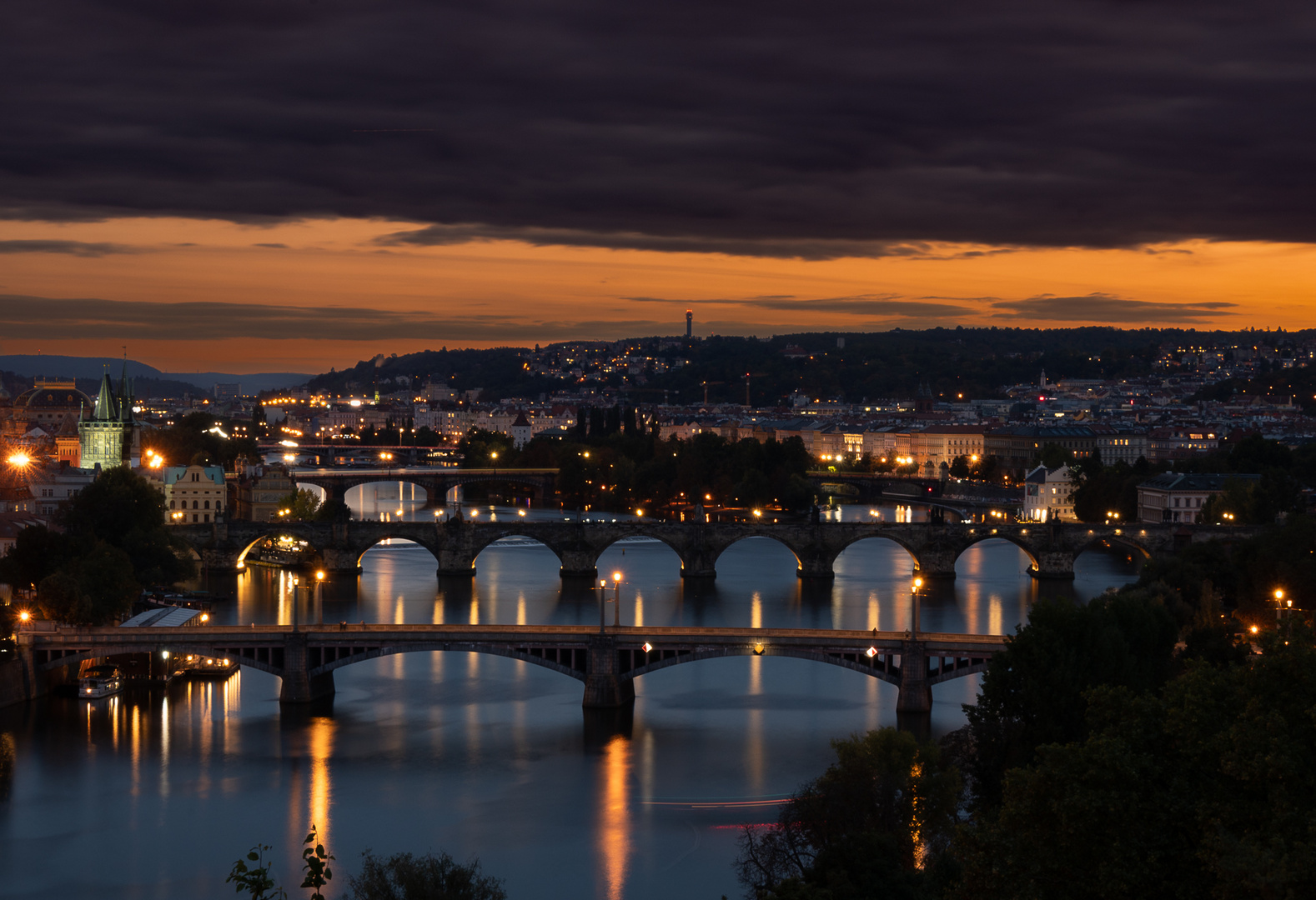 Sonnenuntergang über Prag, Moldau