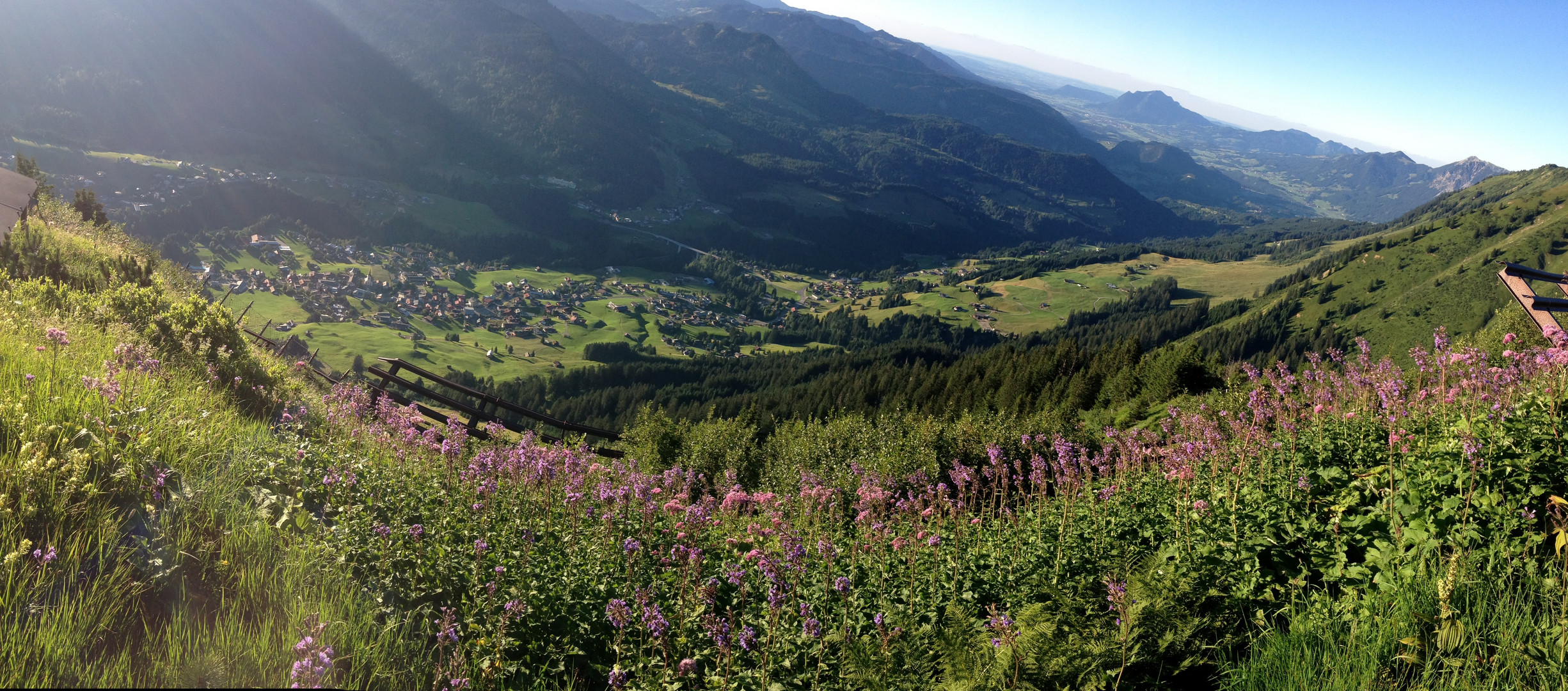 Sonnenuntergang über Riezlern und dem Allgäu - Grünten