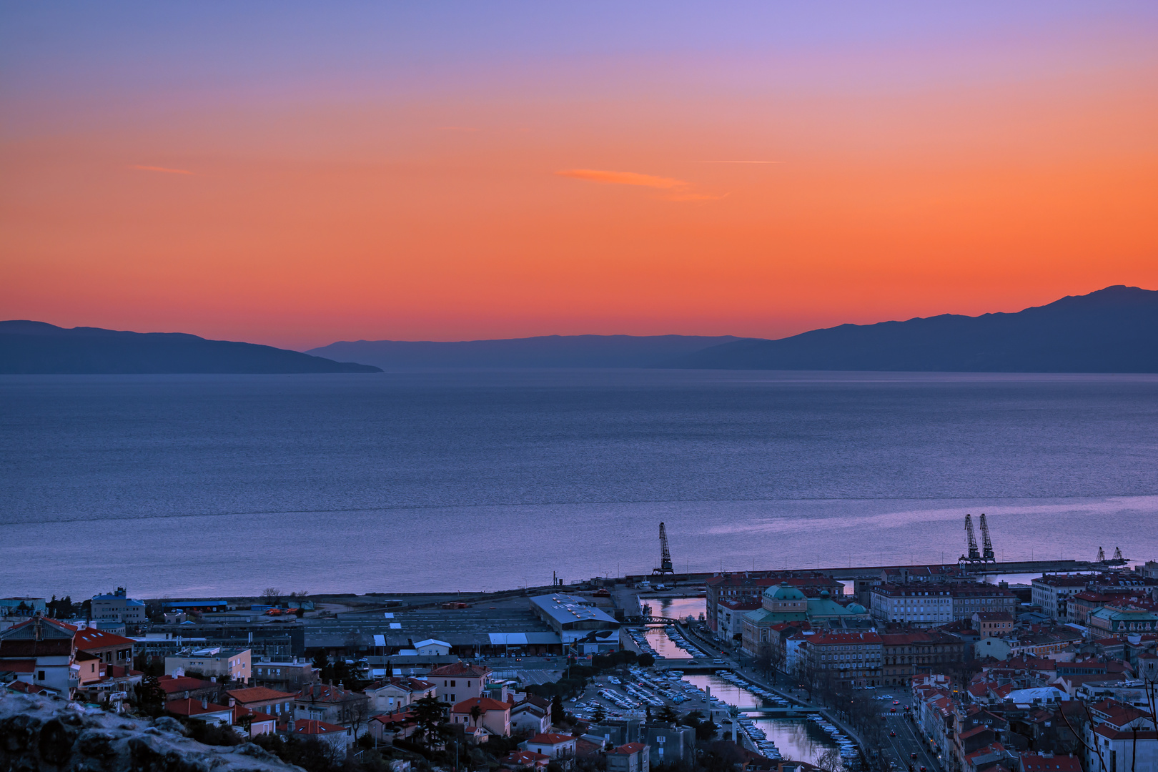 SONNENUNTERGANG ÜBER RIJEKA