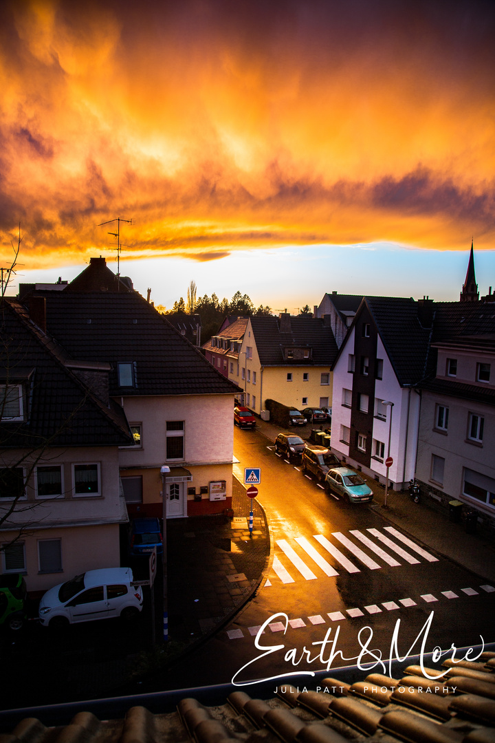 Sonnenuntergang über Siegburg nach einem Gewitter