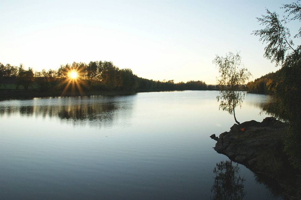 Sonnenuntergang über Stausee