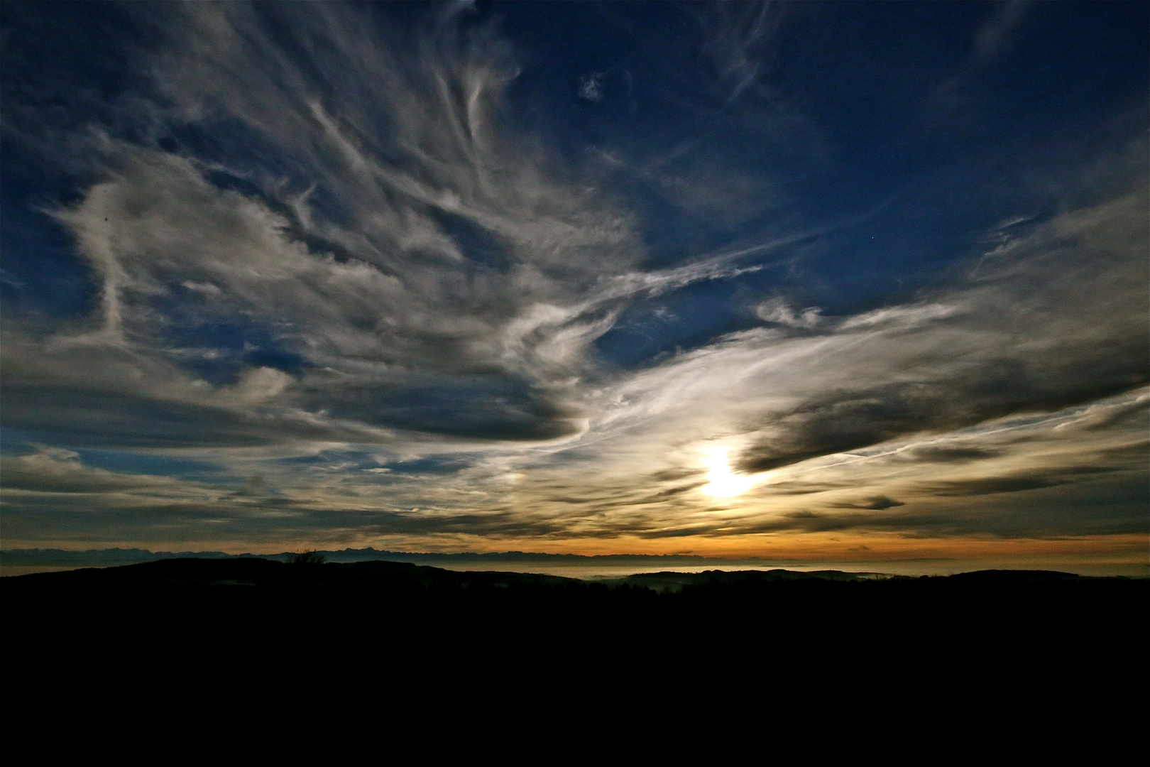 Sonnenuntergang über Wahlweiler; deggenhausertal (Region Bodensee)