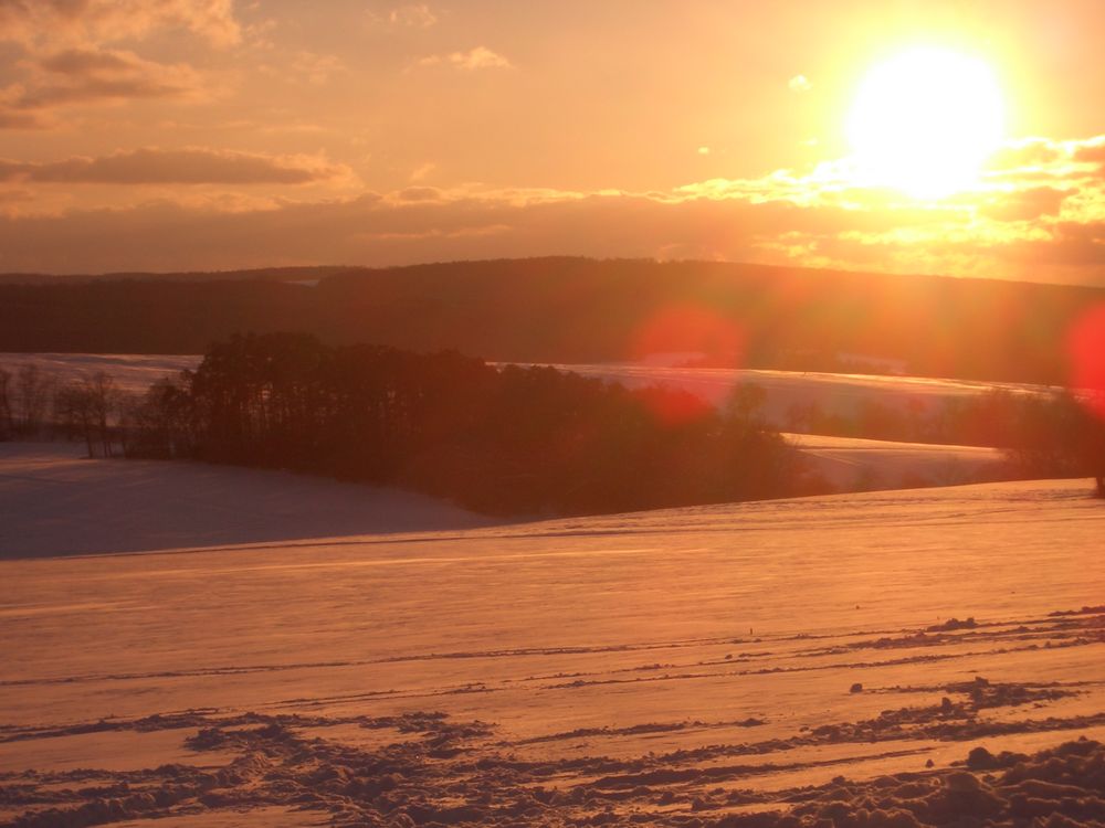 Sonnenuntergang über Winterlandschaft