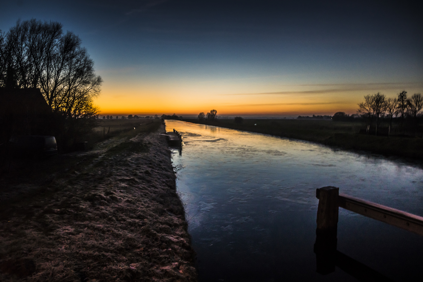 Sonnenuntergang überm Ems-Jade-Kanal