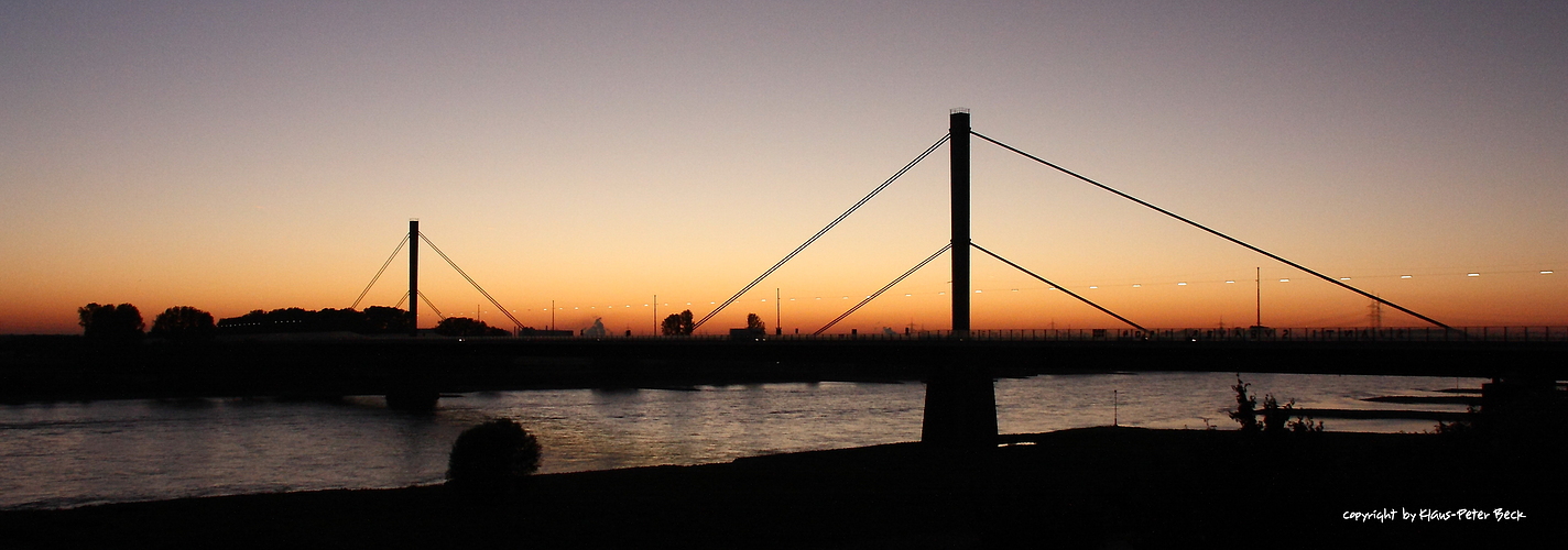 Sonnenuntergang überm Rhein