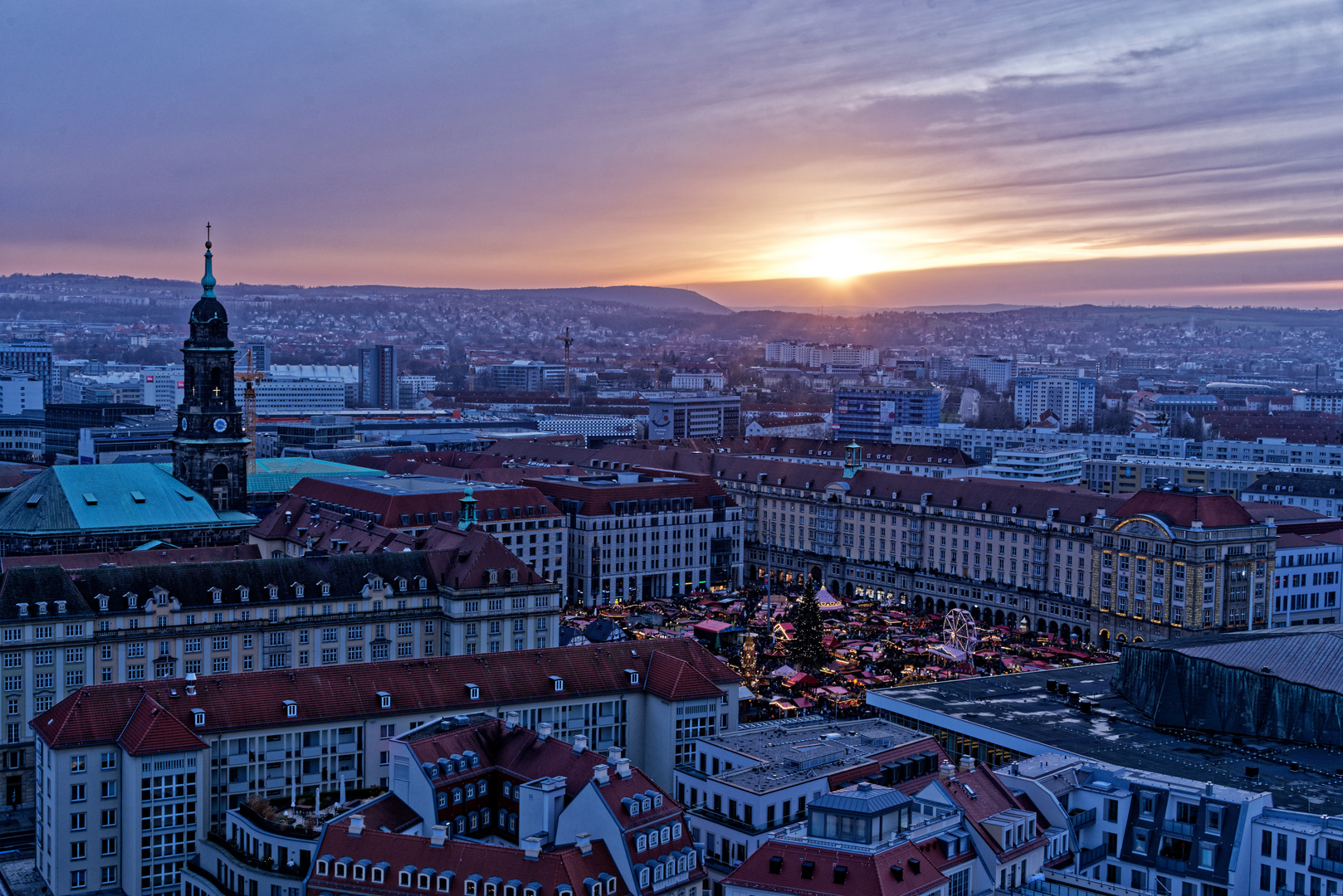 Sonnenuntergang überm Striezelmarkt