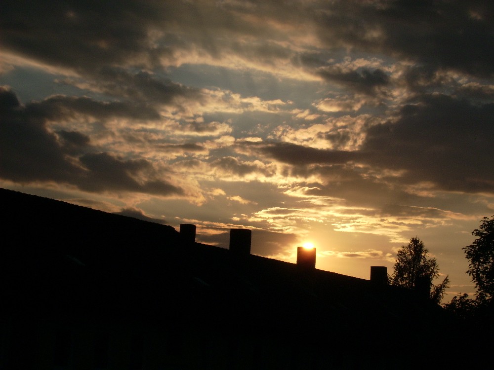 Sonnenuntergang überm Wohngebiet