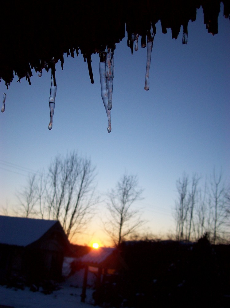 Sonnenuntergang und Eiszapfen