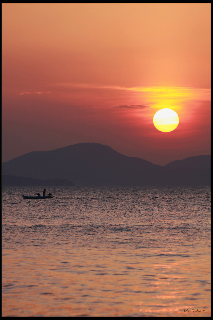 Sonnenuntergang und Fischerboot