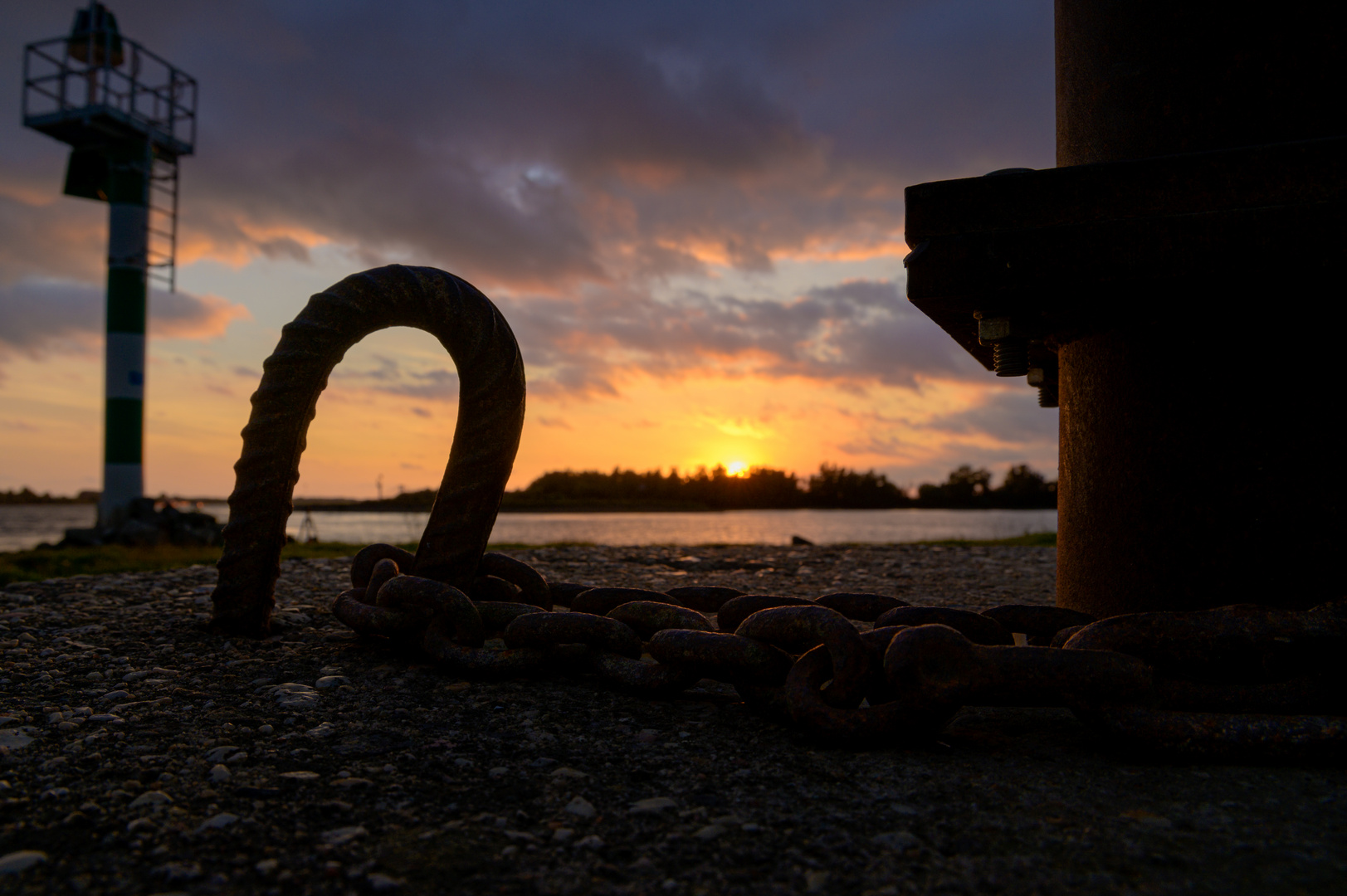 Sonnenuntergang und Kette