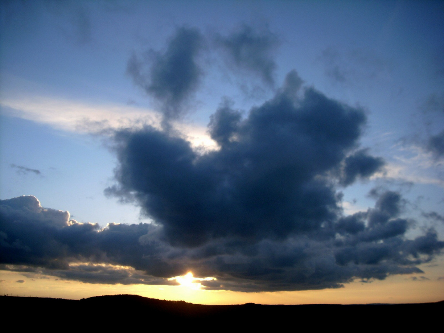 Sonnenuntergang und Wolken