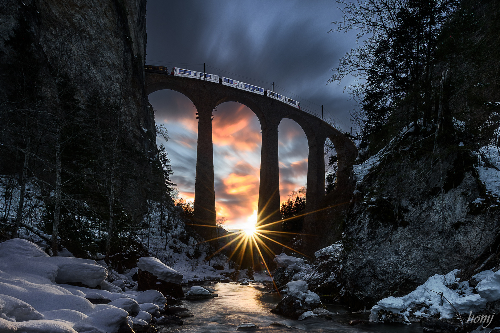 "Sonnenuntergang unter der Brücke"