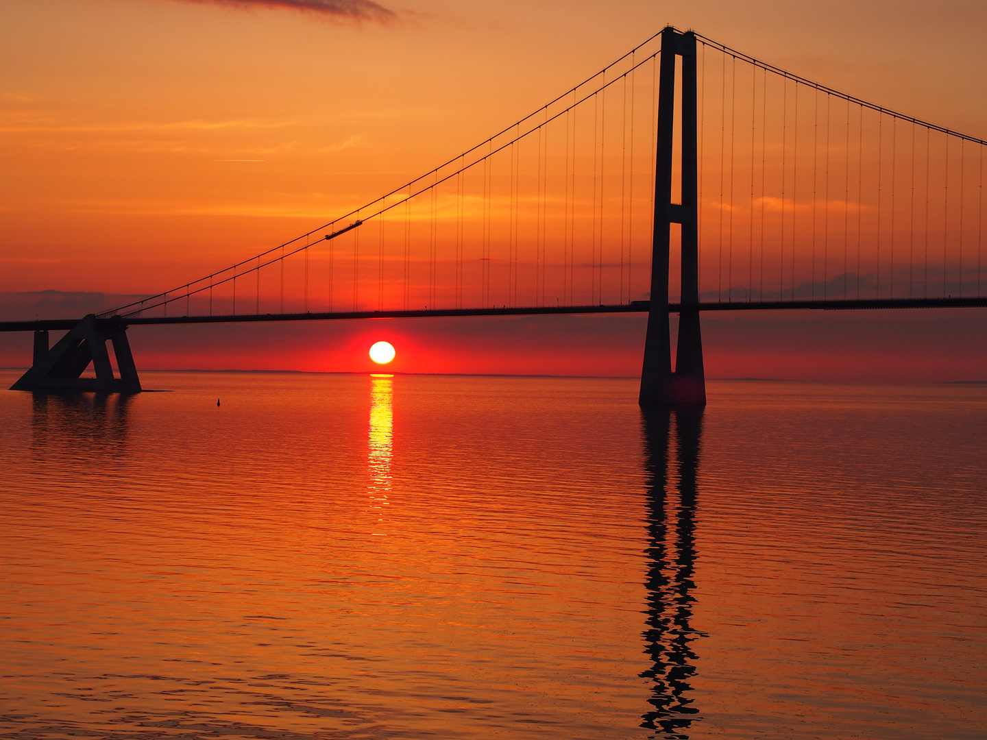 Sonnenuntergang unter der Öresundbrücke